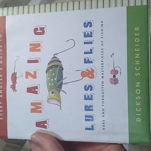 FISHERMANS BOOK: Every Anglers Guide to "AMAZING LURES & FLIES" - Picture 7 of 9